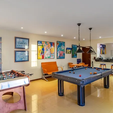 With Swimmingpool And Panoramic View Madeira Holiday home Funchal (Madeira)