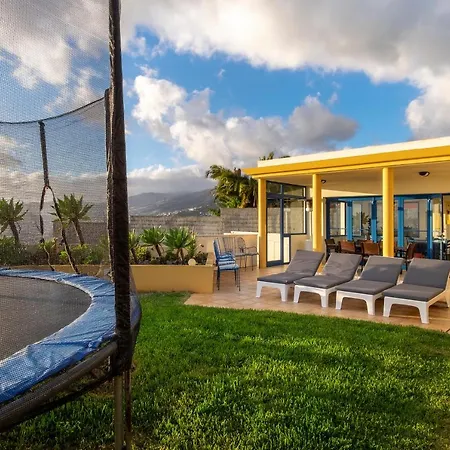 With Swimmingpool And Panoramic View Madeira Holiday home