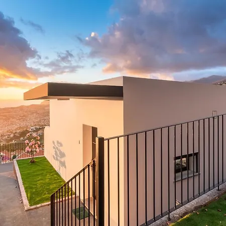 With Swimmingpool And Panoramic View Madeira