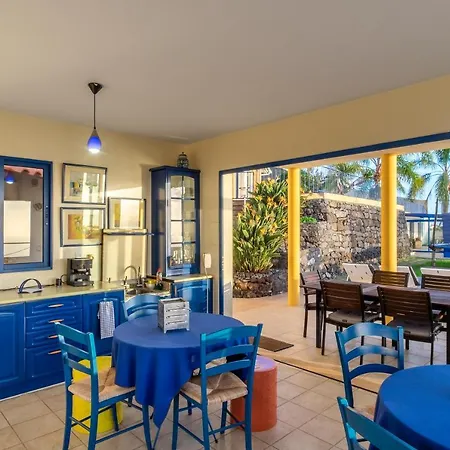 With Swimmingpool And Panoramic View Madeira